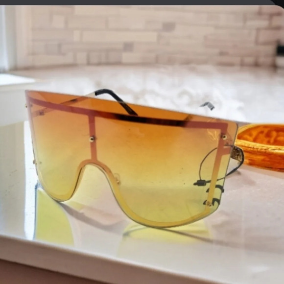 Oversized Yellow and Orange Temple Frame Gradient Rimless Sunglasses - Picture 3 of 6